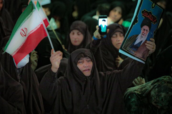 تصاویر / مصلای بزرگ بابل، میزبان مردم عزادار اربعین شهادت امام خامنه ای (قدس سره) و شهدای رمضان