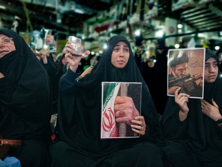 تصاویر / مصلای بزرگ بابل، میزبان مردم عزادار اربعین شهادت امام خامنه ای (قدس سره) و شهدای رمضان