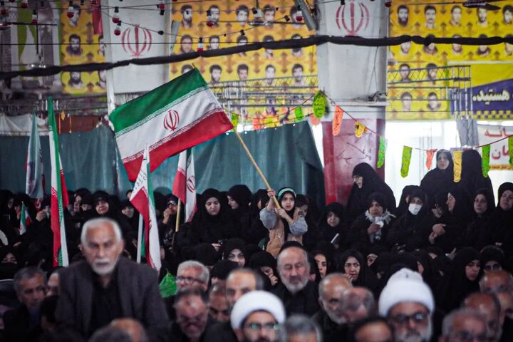 تصاویر / مصلای بزرگ بابل، میزبان مردم عزادار اربعین شهادت امام خامنه ای (قدس سره) و شهدای رمضان