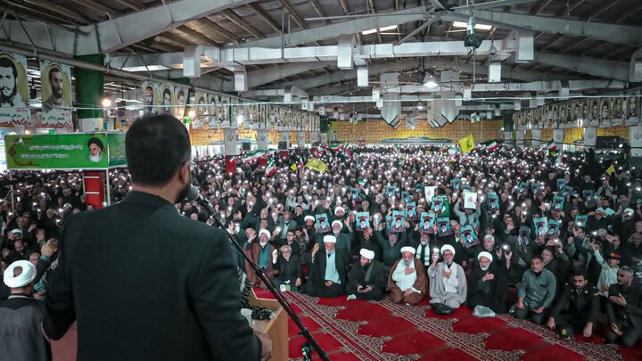 تصاویر / مصلای بزرگ بابل، میزبان مردم عزادار اربعین شهادت امام خامنه ای (قدس سره) و شهدای رمضان