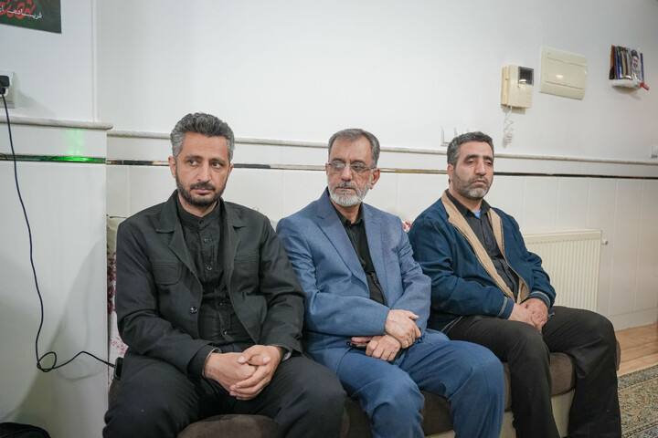 تصاویر/ دیدار و تکریم خانواده شهیدان احمدیان فردویی و احمدیان مقدم با حضور خادمان مسجد مقدس جمکران