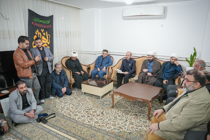 تصاویر/ دیدار و تکریم خانواده شهیدان احمدیان فردویی و احمدیان مقدم با حضور خادمان مسجد مقدس جمکران