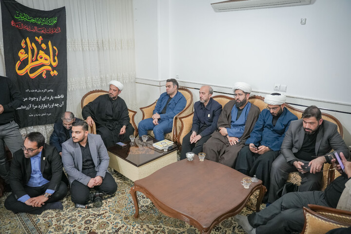 تصاویر/ دیدار و تکریم خانواده شهیدان احمدیان فردویی و احمدیان مقدم با حضور خادمان مسجد مقدس جمکران