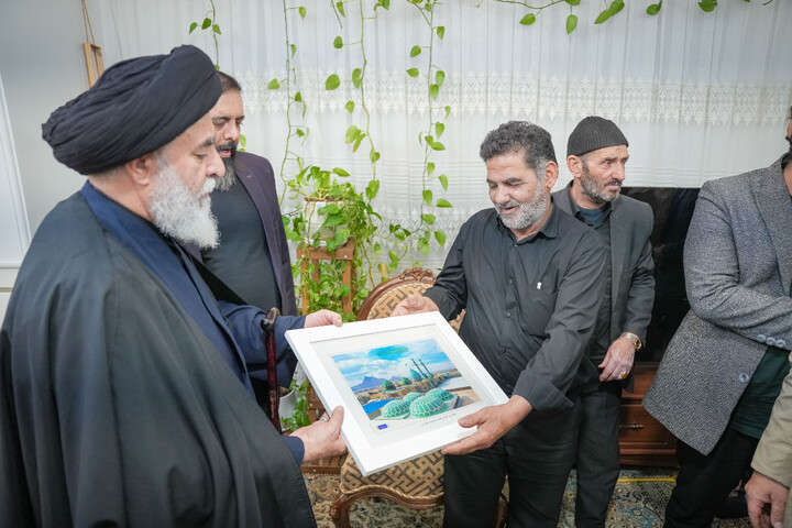 تصاویر/ دیدار و تکریم خانواده شهیدان احمدیان فردویی و احمدیان مقدم با حضور خادمان مسجد مقدس جمکران