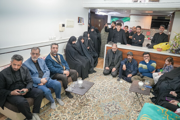تصاویر/ دیدار و تکریم خانواده شهیدان احمدیان فردویی و احمدیان مقدم با حضور خادمان مسجد مقدس جمکران