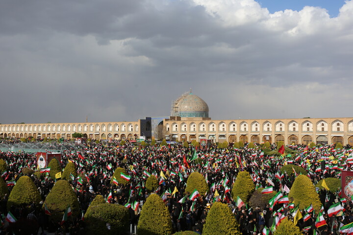 تصاویر / نهمین مراسم تشییع شهدای جنگ رمضان  در اصفهان