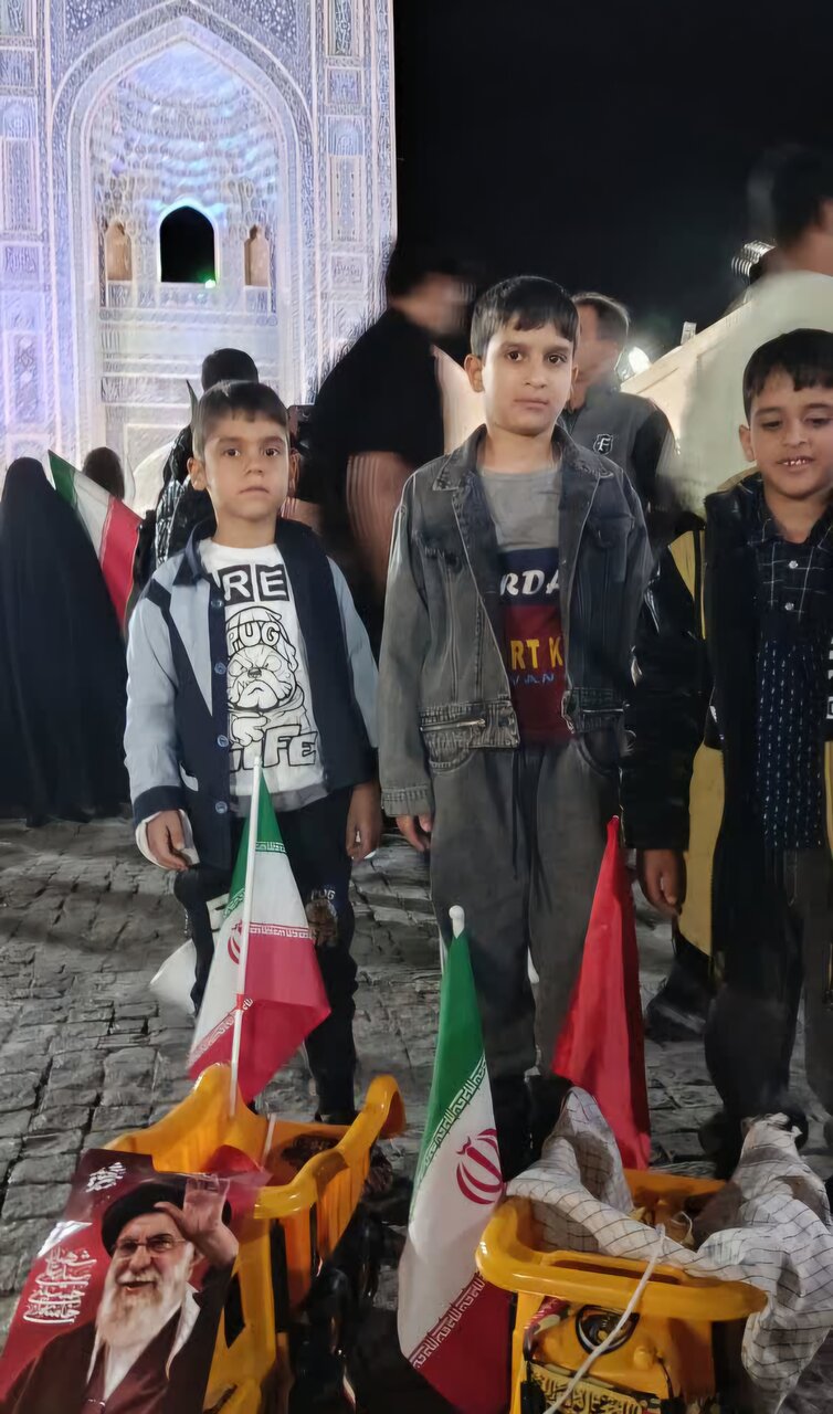 برگزاری کاروان خودرویی کودکانه «یادبود شهدای میناب و رهبر شهید» در یزد +تصاویر
