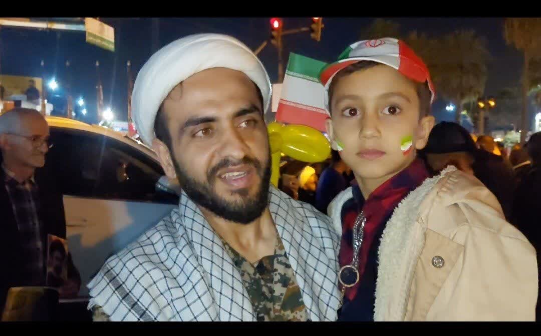 فیلم | تجمعات شبانه مدرسه ای برای آموزش درس استقامت و استقلال