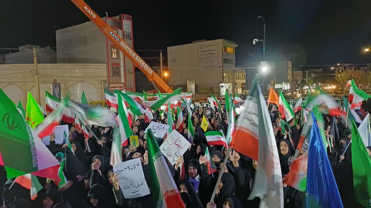 فیلم | سی و نهمین شب حضور پرشور مردم ولایتمدار مامونیه در تجدید بیعت با آرمان‌های انقلاب