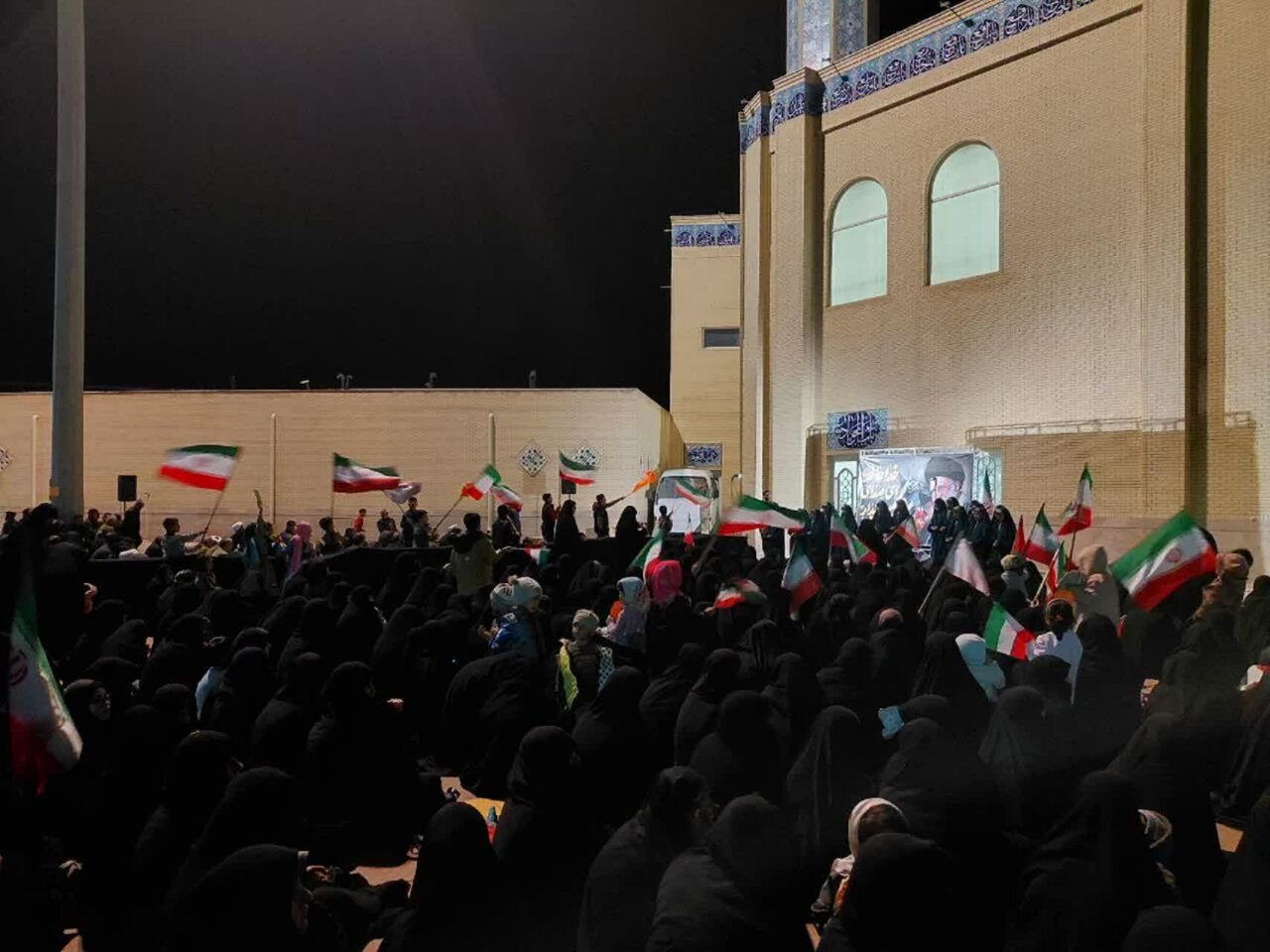 برگزاری آیین پاسداشت اربعین «رهبر شهید» و نشست تبیین آرمانهای امام امت در احمدآباد+تصاویر