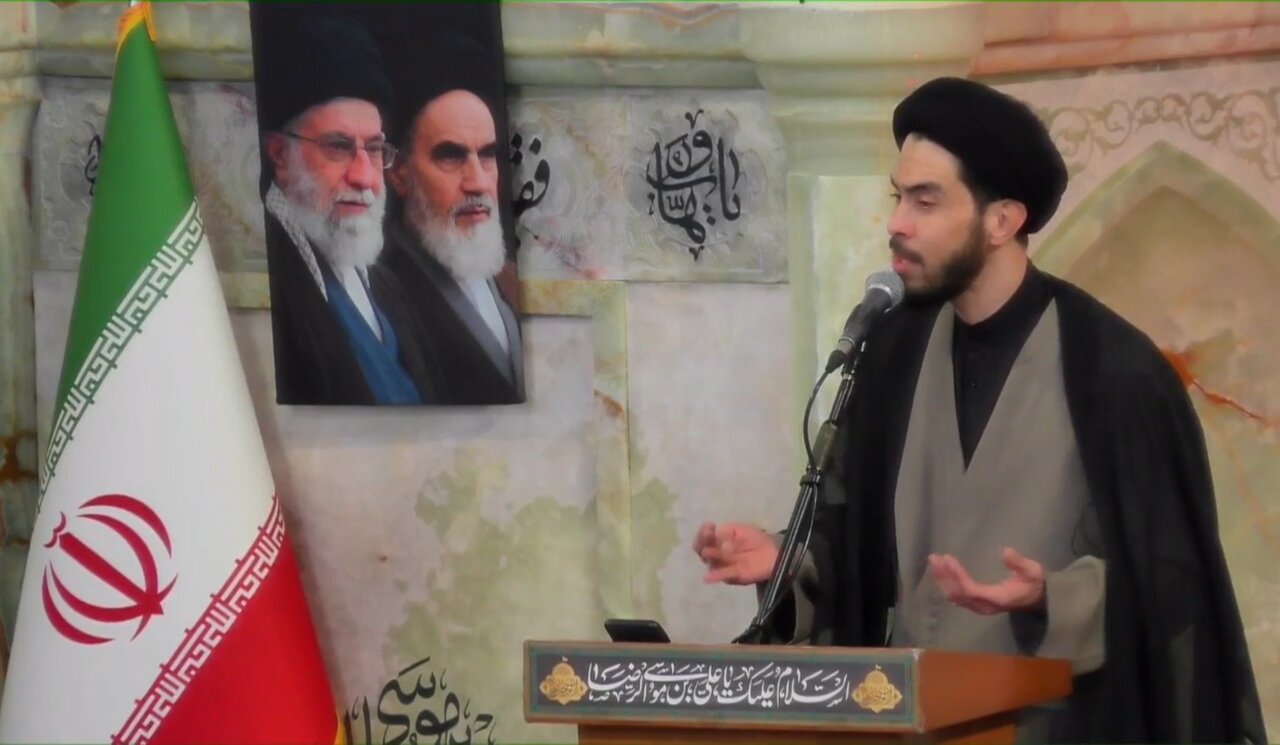 مراسم بزرگداشت رهبر شهید در حرم مطهر رضوی