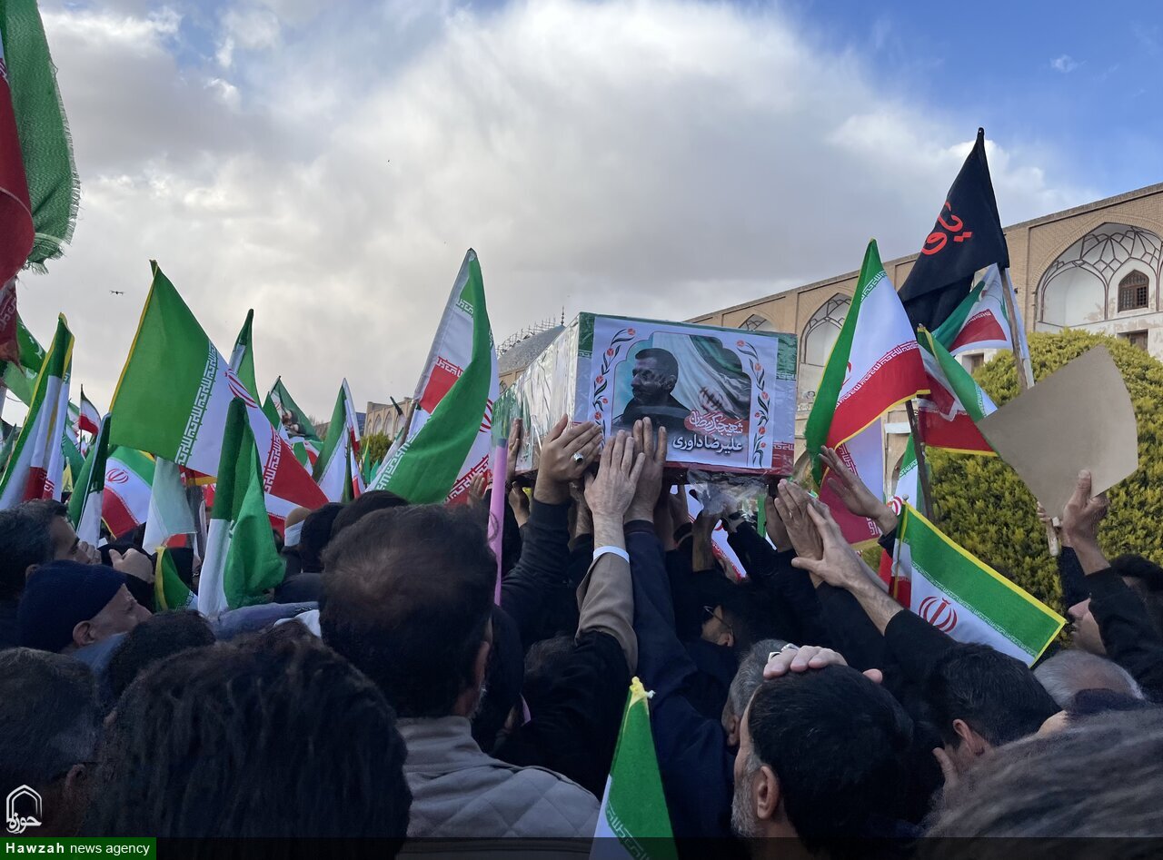 روایتی از حضور مردم اصفهان در اربعین رهبر شهید