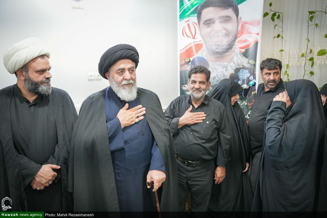 تکریم و تجلیل خانواده شهیدان احمدیان | تولیت مسجد جمکران: امام خامنه‌ای سیدالشهدای دوران غیبت کبری هستند
