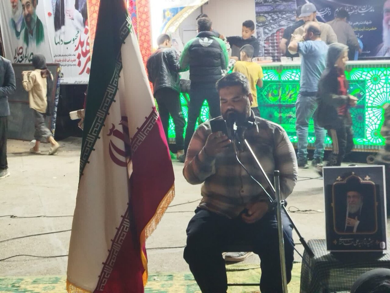 میزبانی جهادی حوزویان بافق از مردم در بیست‌ویكمین شب موکب «رهبر شهیدم»