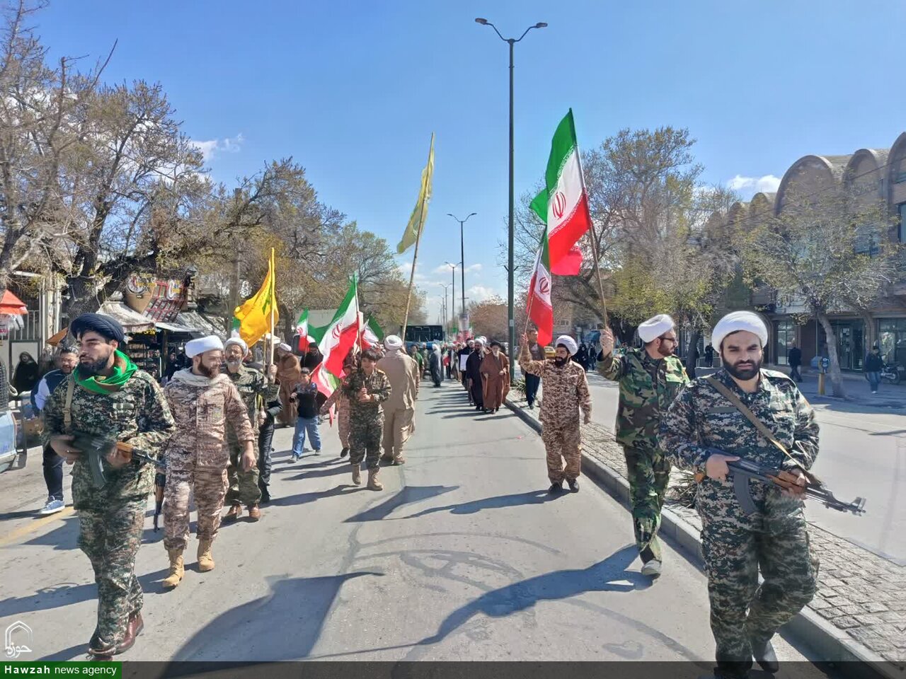 حضور پرشور طلاب همدانی در آیین سوگواری رهبر شهید انقلاب+تصاویر