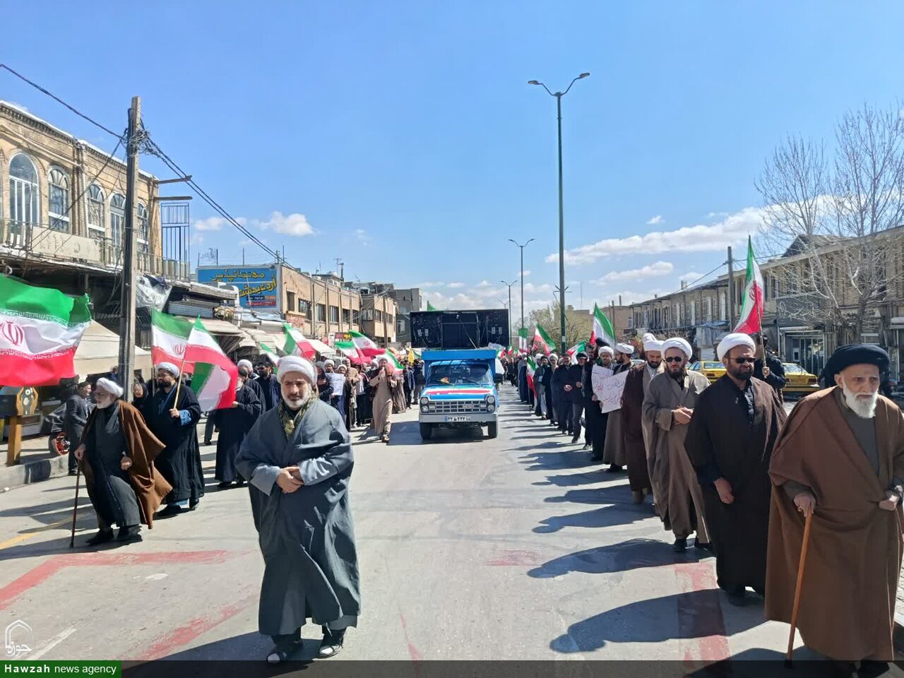 طلاب همدانی در سوگ رهبر شهید انقلاب