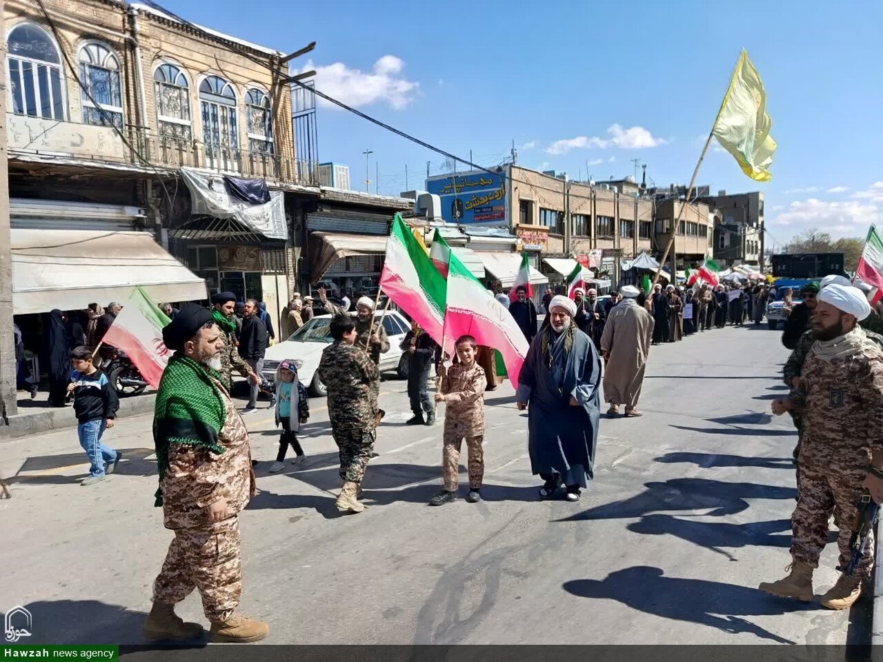 طلاب همدانی در سوگ رهبر شهید انقلاب