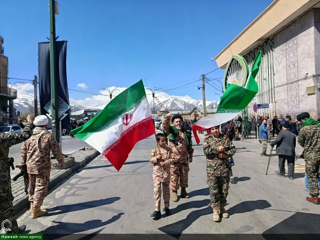 طلاب همدانی در سوگ رهبر شهید انقلاب