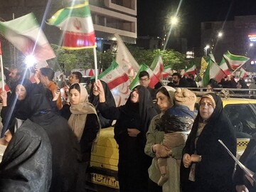 فیلم | اجتماع بزرگ فرهنگیان و دانش آموزان کاشانی در اربعین رهبر شهید