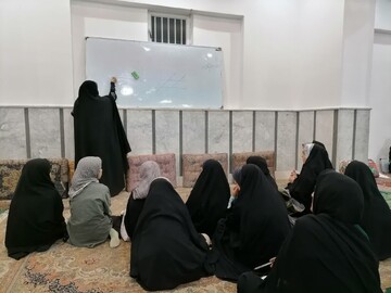 همت جهادی بانوان طلبه میبد در موکب «شهدای دانش‌آموز»+تصاویر