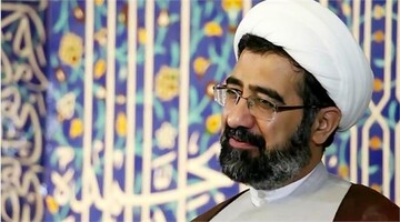 رهبر فرزانه انقلاب همه وجودش را وقف مردم و دین کرد
