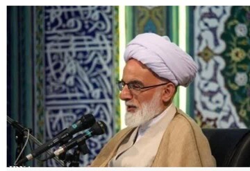 ملت ایستاده و مقاوم در مسیر دفاع از منافع ملی، استوار است