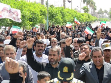 فیلم| راهپیمایی استکبار ستیزی نمازگزاران جمعه بوشهری