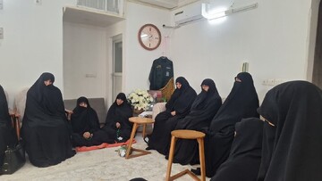 دیدار مدیر جامعه‌الزهرا (س) با خانواده شهید جانقربان