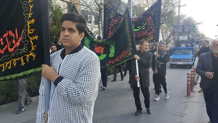 تصاویر/عزاداری هیات های مذهبی شهرستان کارچان در اربعین قائد امت در میدان شهدای اراک