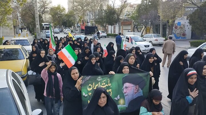 تصاویر/عزاداری هیات های مذهبی شهرستان کارچان در اربعین قائد امت در میدان شهدای اراک