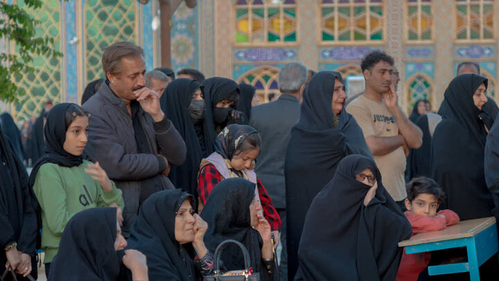 تصاویر/نمایشگاه نمادین بی‌تاب‌میناب به مناسبت چهلم شهدای دانش آموز مدرسه میناب در هلال بن علی