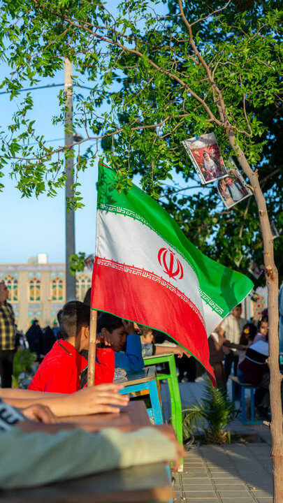 تصاویر/نمایشگاه نمادین بی‌تاب‌میناب به مناسبت چهلم شهدای دانش آموز مدرسه میناب در هلال بن علی