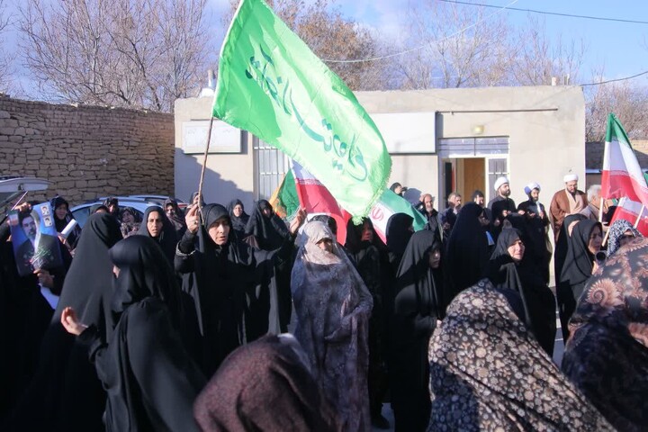 تصاویر/حضور طلاب مدرسه علمیه آیت الله آخوند در روستاهای اطراف همدان