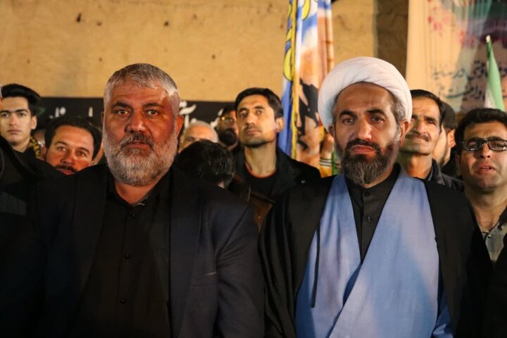 تصاویر/اجتماع شبانه مردم ولایی و انقلابی شهرکارچان در دفاع از ایران و بیعت با رهبر انقلاب