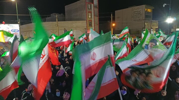 تصاویر/چهلمین شب حضور پرشور مردم ولایتمدار مامونیه در تجدید بیعت با آرمان‌های انقلاب