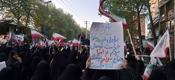 تصاویر / راهپیمایی هزاران نفر از دلدادگان رهبر شهید انقلاب (ره) در اربعین شهادت ایشان، در پایتخت علویان