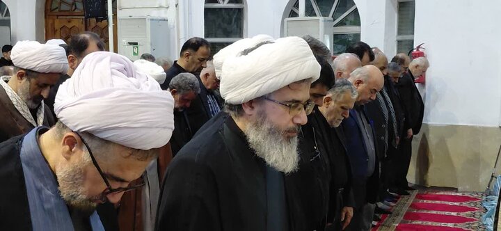 تصاویر / عزاداران اربعین شهادت امام خامنه ای (ره) در شهرستان آمل و اقامه باشکوه نماز جماعت در مصلّای قدس