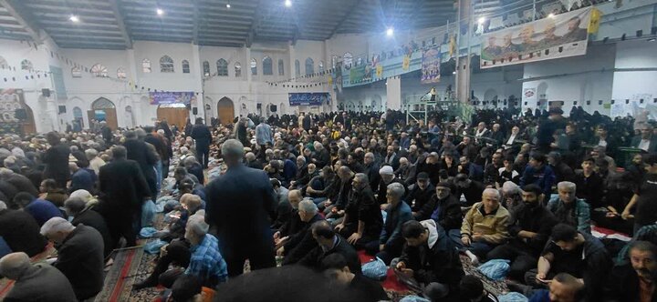 تصاویر / عزاداران اربعین شهادت امام خامنه ای (ره) در شهرستان آمل و اقامه باشکوه نماز جماعت در مصلّای قدس