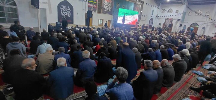 تصاویر / عزاداران اربعین شهادت امام خامنه ای (ره) در شهرستان آمل و اقامه باشکوه نماز جماعت در مصلّای قدس