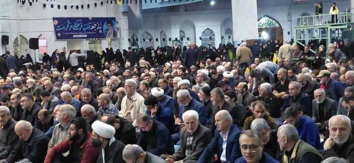 تصاویر / عزاداران اربعین شهادت امام خامنه ای (ره) در شهرستان آمل و اقامه باشکوه نماز جماعت در مصلّای قدس