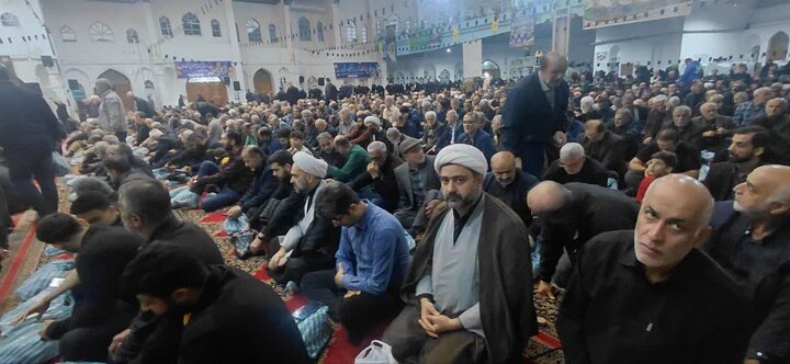 تصاویر / عزاداران اربعین شهادت امام خامنه ای (ره) در شهرستان آمل و اقامه باشکوه نماز جماعت در مصلّای قدس