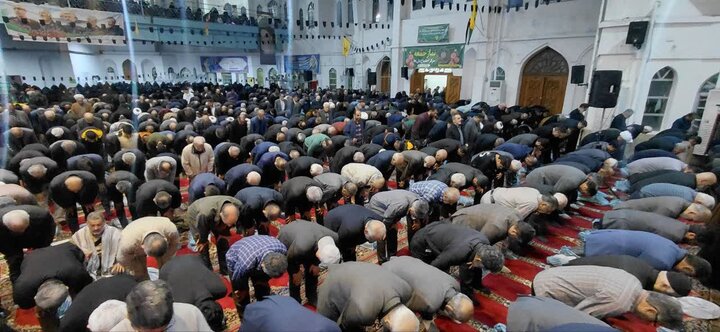 تصاویر / عزاداران اربعین شهادت امام خامنه ای (ره) در شهرستان آمل و اقامه باشکوه نماز جماعت در مصلّای قدس