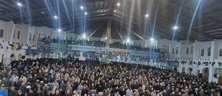 تصاویر / عزاداران اربعین شهادت امام خامنه ای (ره) در شهرستان آمل و اقامه باشکوه نماز جماعت در مصلّای قدس
