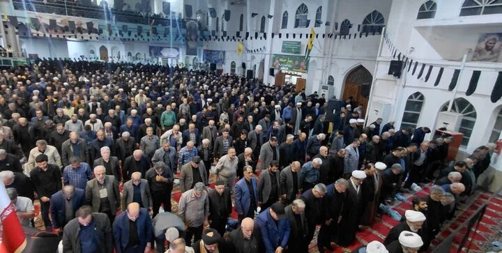 تصاویر / عزاداران اربعین شهادت امام خامنه ای (ره) در شهرستان آمل و اقامه باشکوه نماز جماعت در مصلّای قدس