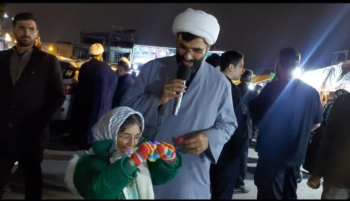 تصاویر . گوشه ای از فعالیت های تبلیغی موکب «شهدای روحانی شهرستان آمل» در بیستم فروردین