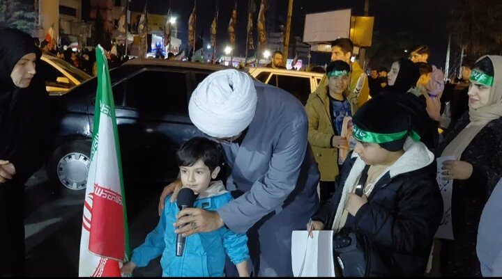 تصاویر . گوشه ای از فعالیت های تبلیغی موکب «شهدای روحانی شهرستان آمل» در بیستم فروردین