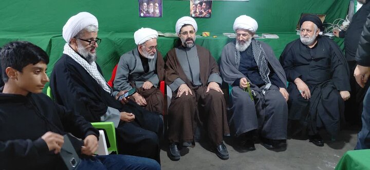 تصاویر . گوشه ای از فعالیت های تبلیغی موکب «شهدای روحانی شهرستان آمل» در بیستم فروردین