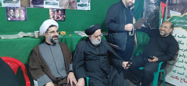 تصاویر . گوشه ای از فعالیت های تبلیغی موکب «شهدای روحانی شهرستان آمل» در بیستم فروردین