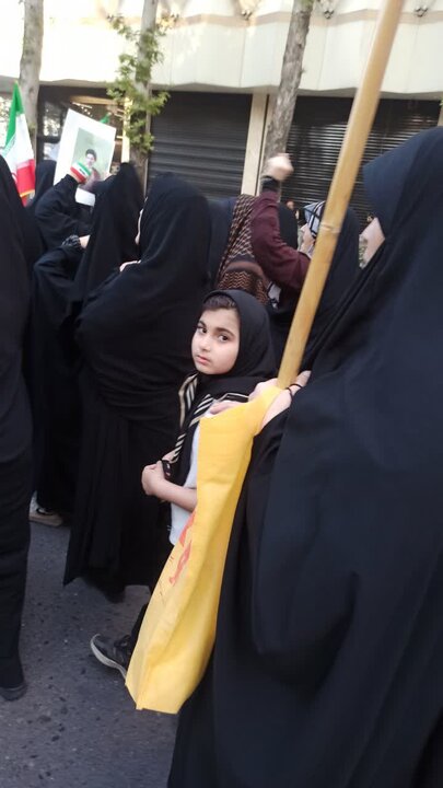 تصاویر/ کودکان آملی حاضر در عزای اربعین رهبر شهید (ره)، سربازان فردای امام سید مجتبی خامنه ای (مدّ ظله)