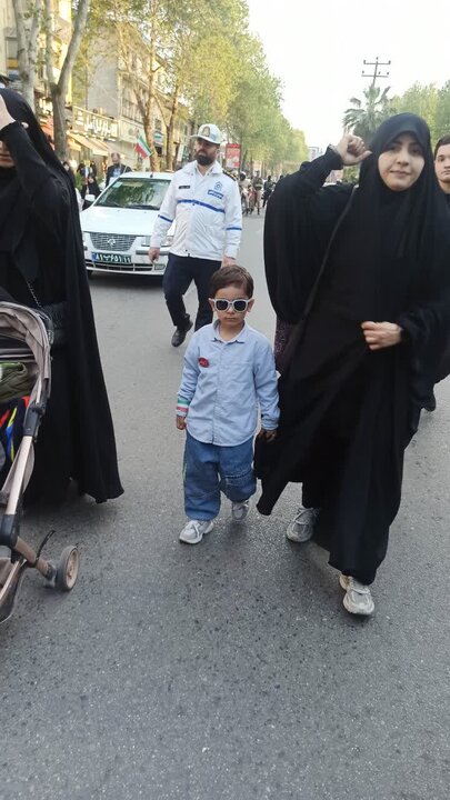 تصاویر/ کودکان آملی حاضر در عزای اربعین رهبر شهید (ره)، سربازان فردای امام سید مجتبی خامنه ای (مدّ ظله)